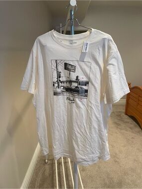 Old Navy White Short-Sleeve Graphic Tee with Black Photo Print